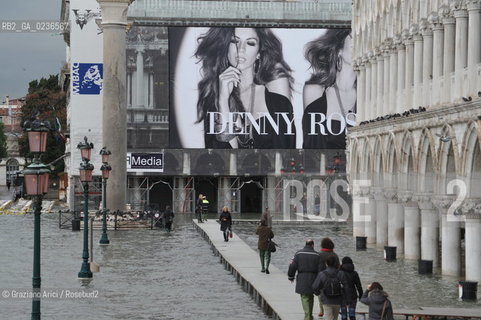 Venice 3/11/10 - High tide in Venice - Alta marea acqua alta ©Graziano Arici/Rosebud2