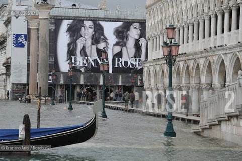 Venice 3/11/10 - High tide in Venice - Alta marea acqua alta ©Graziano Arici/Rosebud2