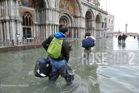 Venice 3/11/10 - High tide in Venice - Alta marea acqua alta ©Graziano Arici/Rosebud2