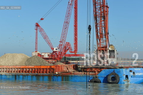 VENEZIA 1/2/11 - LAVORI IN CORSO ALLA BOCCA DI PORTO DI CHIOGGIA ©Graziano Arici/Rosebud2 CONSORZIO VENEZIA NUOVA