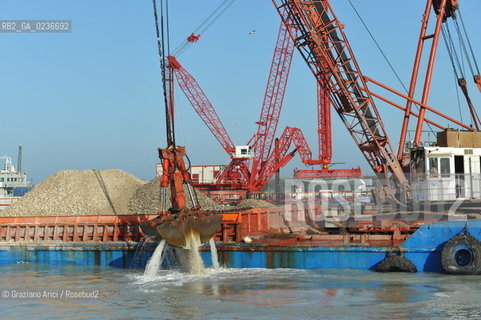 VENEZIA 1/2/11 - LAVORI IN CORSO ALLA BOCCA DI PORTO DI CHIOGGIA ©Graziano Arici/Rosebud2 CONSORZIO VENEZIA NUOVA