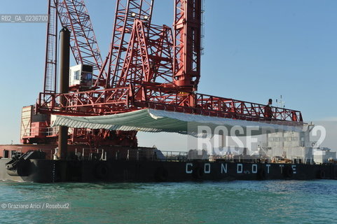 VENEZIA 1/2/11 - LAVORI IN CORSO ALLA BOCCA DI PORTO DI CHIOGGIA ©Graziano Arici/Rosebud2 CONSORZIO VENEZIA NUOVA