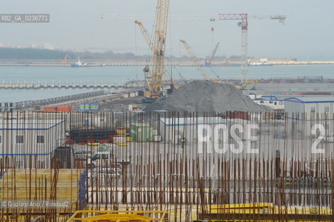 VENEZIA 15/12/10 - LAVORI ALLA BOCCA DI PORTO DI MALAMOCCO SICUREZZA  ©Graziano Arici/Rosebud2  CONSORZIO VENEZIA NUOVA