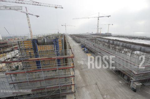 VENEZIA 15/12/10 - LAVORI ALLA BOCCA DI PORTO DI MALAMOCCO SICUREZZA  ©Graziano Arici/Rosebud2  CONSORZIO VENEZIA NUOVA