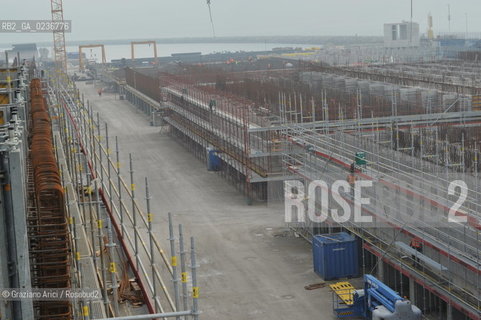 VENEZIA 15/12/10 - LAVORI ALLA BOCCA DI PORTO DI MALAMOCCO SICUREZZA  ©Graziano Arici/Rosebud2  CONSORZIO VENEZIA NUOVA