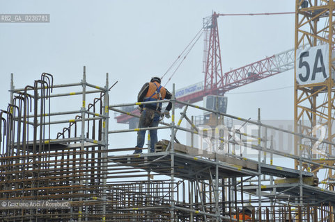 VENEZIA 15/12/10 - LAVORI ALLA BOCCA DI PORTO DI MALAMOCCO SICUREZZA  ©Graziano Arici/Rosebud2  CONSORZIO VENEZIA NUOVA