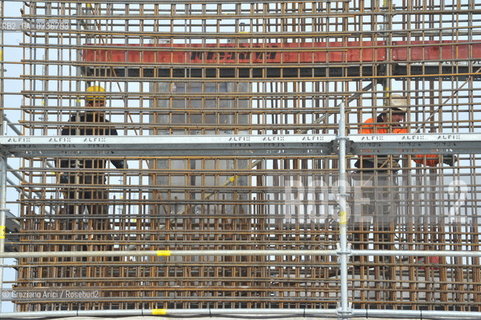 VENEZIA 15/12/10 - LAVORI ALLA BOCCA DI PORTO DI MALAMOCCO SICUREZZA  ©Graziano Arici/Rosebud2  CONSORZIO VENEZIA NUOVA