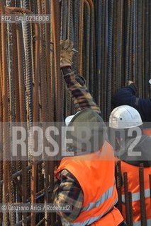 VENEZIA 15/12/10 - LAVORI ALLA BOCCA DI PORTO DI MALAMOCCO SICUREZZA  ©Graziano Arici/Rosebud2  CONSORZIO VENEZIA NUOVA