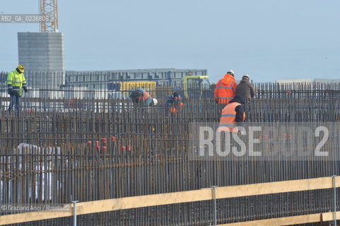 VENEZIA 15/12/10 - LAVORI ALLA BOCCA DI PORTO DI MALAMOCCO SICUREZZA  ©Graziano Arici/Rosebud2  CONSORZIO VENEZIA NUOVA