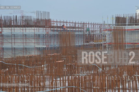 VENEZIA 15/12/10 - LAVORI ALLA BOCCA DI PORTO DI MALAMOCCO SICUREZZA  ©Graziano Arici/Rosebud2  CONSORZIO VENEZIA NUOVA