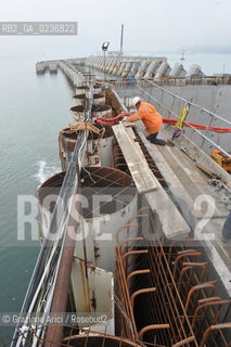 VENEZIA 15/12/10 - LAVORI ALLA BOCCA DI PORTO DI MALAMOCCO SICUREZZA  ©Graziano Arici/Rosebud2  CONSORZIO VENEZIA NUOVA