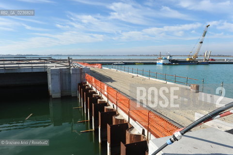 VENEZIA 3/2/11 - LAVORI IN CORSO ALLA BOCCA DI PORTO DI LIDO LATO TREPORTI ©Graziano Arici/Rosebud2 CONSORZIO VENEZIA NUOVA