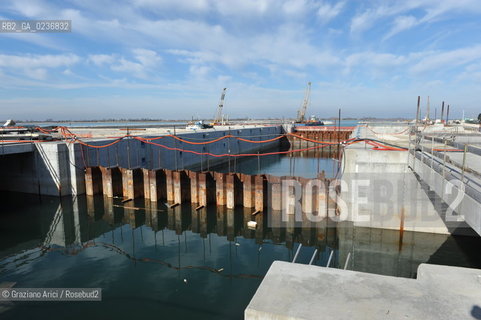 VENEZIA 3/2/11 - LAVORI IN CORSO ALLA BOCCA DI PORTO DI LIDO LATO TREPORTI ©Graziano Arici/Rosebud2 CONSORZIO VENEZIA NUOVA