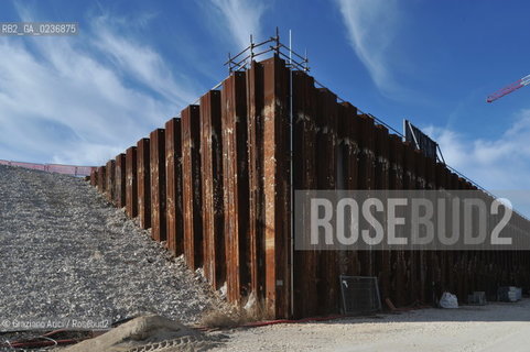 VENEZIA 3/2/11 - LAVORI IN CORSO ALLA BOCCA DI PORTO DI LIDO LATO TREPORTI ©Graziano Arici/Rosebud2 CONSORZIO VENEZIA NUOVA