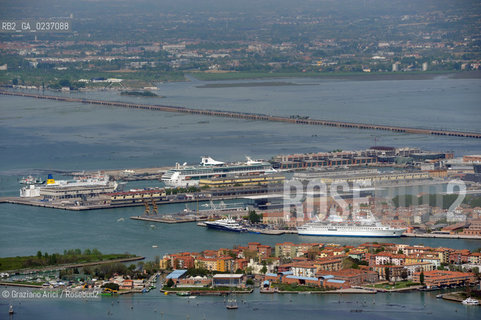 Venezia maggio 2011 - Foto Aerea del Porto Passseggeri ©Graziano Arici/Rosebud2.Venice mai 2011 - Aerial View of  Harbour ©Graziano Arici/Rosebud2