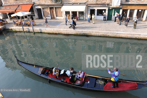 Venezia maggio 2011 - gondola e turisti turismo ©Graziano Arici/Rosebud2.Venice mai 2011 - gondol and tourists ©Graziano Arici/Rosebud2