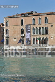 Venezia aprile 2011 Striscione di propaganda della mostra Il Veneto di Hemingway sulla facciata dellHote Gritti ©Graziano Arici/Rosebud2