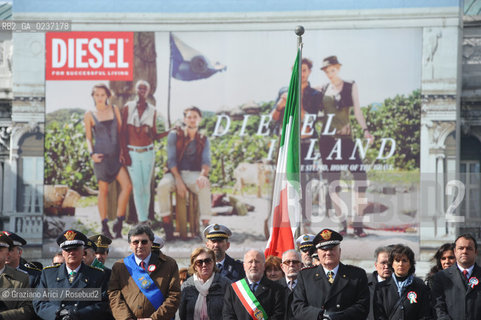 Venezia 17 marzo 2011 - Celebrazione per i 150 anni dellUnità dItalia in Piazza San Marco bersaglieri acqua alta carabinieri pubblicità bandiera ©Graziano Arici/Rosebud2