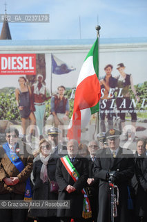 Venezia 17 marzo 2011 - Celebrazione per i 150 anni dellUnità dItalia in Piazza San Marco bersaglieri acqua alta carabinieri pubblicità bandiera ©Graziano Arici/Rosebud2