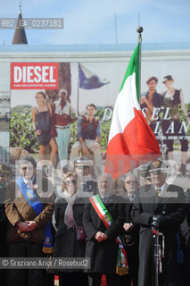 Venezia 17 marzo 2011 - Celebrazione per i 150 anni dellUnità dItalia in Piazza San Marco bersaglieri acqua alta carabinieri pubblicità bandiera ©Graziano Arici/Rosebud2