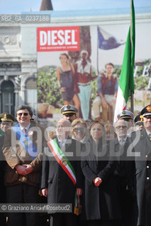 Venezia 17 marzo 2011 - Celebrazione per i 150 anni dellUnità dItalia in Piazza San Marco bersaglieri acqua alta carabinieri pubblicità bandiera ©Graziano Arici/Rosebud2