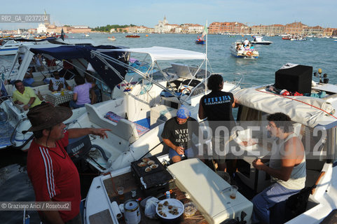 Venice 16/7/11 - boat-Bridge in Giudecca Canal for the Redentore Feast festa fuochi dartificio ©Graziano Arici/Rosebud2
