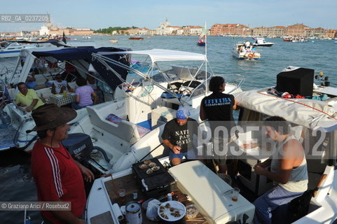 Venice 16/7/11 - boat-Bridge in Giudecca Canal for the Redentore Feast festa fuochi dartificio ©Graziano Arici/Rosebud2