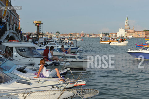 Venice 16/7/11 - boat-Bridge in Giudecca Canal for the Redentore Feast festa fuochi dartificio ©Graziano Arici/Rosebud2