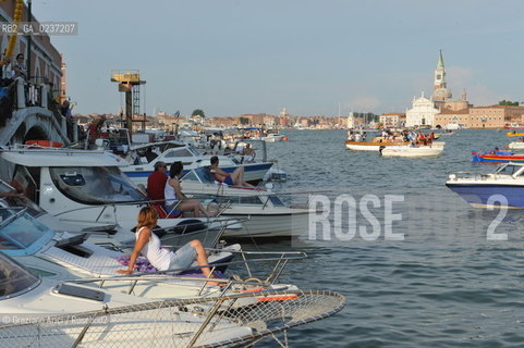 Venice 16/7/11 - boat-Bridge in Giudecca Canal for the Redentore Feast festa fuochi dartificio ©Graziano Arici/Rosebud2