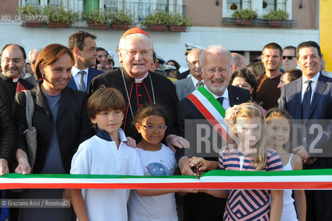 Venice 17/7/11 - The cardinal Angelo Scola with the Major of Veneice Orsoni over the Boat-Bridge in Giudecca Canal for the Redentore Feast festa fuochi dartificio ©Graziano Arici/Rosebud2