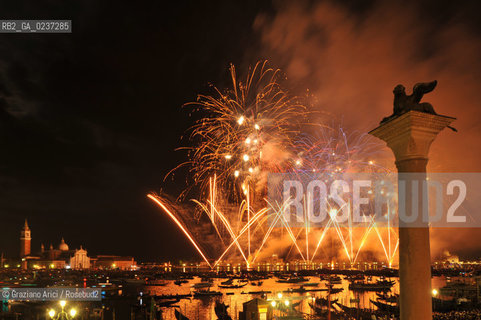 Venice 17/7/11 - Fiereworks in St.Marks Bassin for the Redentore Feast festa fuochi dartificio ©Graziano Arici/Rosebud2