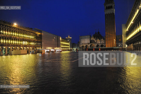 VENEZIA 1/12/10 _ High tide in St.Markss square - Alta mare a S.Marco acqua alta ©Graziano Arici/Rosebud2