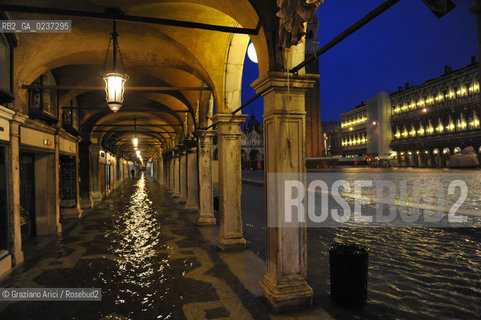 VENEZIA 1/12/10 _ High tide in St.Markss square - Alta mare a S.Marco acqua alta ©Graziano Arici/Rosebud2