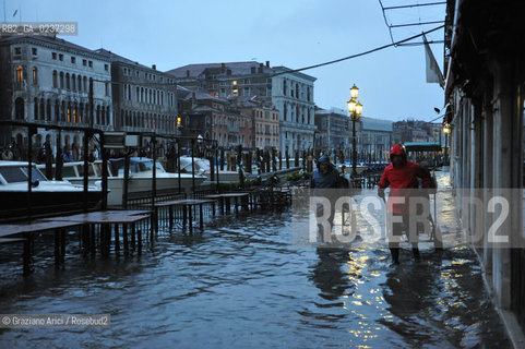 VENEZIA 1/12/10 _ High tide in St.Markss square - Alta mare a S.Marco acqua alta ©Graziano Arici/Rosebud2