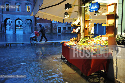 VENEZIA 1/12/10 _ High tide in St.Markss square - Alta mare a S.Marco acqua alta ©Graziano Arici/Rosebud2
