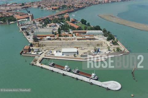 VENEZIA 21 GIUGNO 2011 - FOTO AEREE DEI LAVORI IN CORSO ALLARSENALE ©Graziano Arici/Rosebud2  CONSORZIO VENEZIA NUOVA