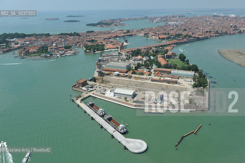 VENEZIA 21 GIUGNO 2011 - FOTO AEREE DEI LAVORI IN CORSO ALLARSENALE ©Graziano Arici/Rosebud2  CONSORZIO VENEZIA NUOVA