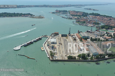 VENEZIA 21 GIUGNO 2011 - FOTO AEREE DEI LAVORI IN CORSO ALLARSENALE ©Graziano Arici/Rosebud2  CONSORZIO VENEZIA NUOVA