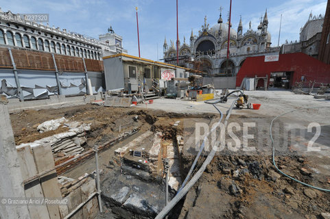 VENEZIA 12/5/11 - SCAVI ARCHEOLOGICI AL CANTIERE DELLE FANDAMENTA DEL CAMPANILE DI S.MARCO ©Graziano Arici/Rosebud2    CONSORZIO VENEZIA NUOVA