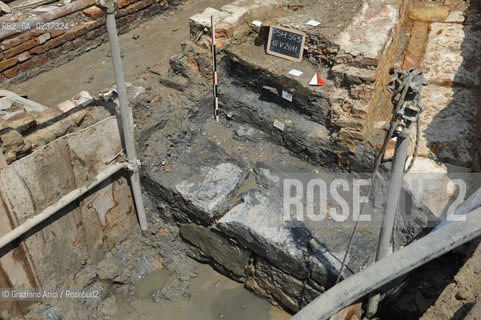 VENEZIA 12/5/11 - SCAVI ARCHEOLOGICI AL CANTIERE DELLE FANDAMENTA DEL CAMPANILE DI S.MARCO ©Graziano Arici/Rosebud2    CONSORZIO VENEZIA NUOVA