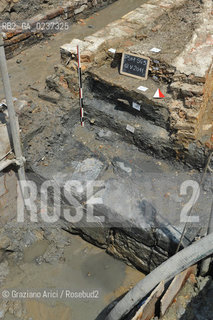 VENEZIA 12/5/11 - SCAVI ARCHEOLOGICI AL CANTIERE DELLE FANDAMENTA DEL CAMPANILE DI S.MARCO ©Graziano Arici/Rosebud2    CONSORZIO VENEZIA NUOVA