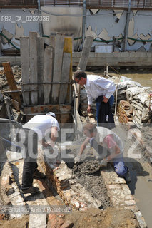 VENEZIA 12/5/11 - SCAVI ARCHEOLOGICI AL CANTIERE DELLE FANDAMENTA DEL CAMPANILE DI S.MARCO ©Graziano Arici/Rosebud2    CONSORZIO VENEZIA NUOVA