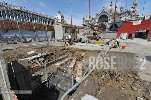 VENEZIA 12/5/11 - SCAVI ARCHEOLOGICI AL CANTIERE DELLE FANDAMENTA DEL CAMPANILE DI S.MARCO ©Graziano Arici/Rosebud2    CONSORZIO VENEZIA NUOVA