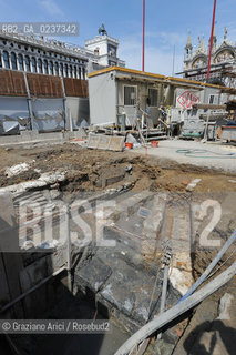 VENEZIA 12/5/11 - SCAVI ARCHEOLOGICI AL CANTIERE DELLE FANDAMENTA DEL CAMPANILE DI S.MARCO ©Graziano Arici/Rosebud2    CONSORZIO VENEZIA NUOVA