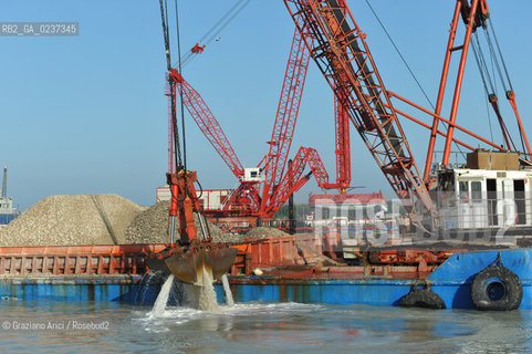 VENEZIA 1/2/11 - LAVORI IN CORSO ALLA BOCCA DI PORTO DI CHIOGGIA ©Graziano Arici/Rosebud2 CONSORZIO VENEZIA NUOVA