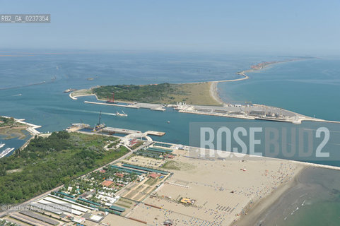 VENEZIA 21 GIUGNO 2011 - FOTO AEREE DEI LAVORI IN CORSO ALLA BOCCA DI PORTO DI CHIOGGIA ©Graziano Arici/Rosebud2  CONSORZIO VENEZIA NUOVA..