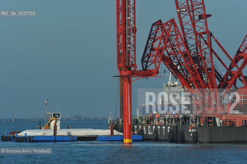 VENEZIA 1/2/11 - LAVORI IN CORSO ALLA BOCCA DI PORTO DI CHIOGGIA ©Graziano Arici/Rosebud2 CONSORZIO VENEZIA NUOVA