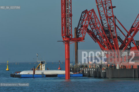 VENEZIA 1/2/11 - LAVORI IN CORSO ALLA BOCCA DI PORTO DI CHIOGGIA ©Graziano Arici/Rosebud2 CONSORZIO VENEZIA NUOVA