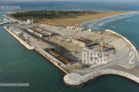 VENEZIA 13/12/10 FOTO AEREE AI LAVORI IN CORSO  PER LA COSTRUZIONE DELLE DIGHE MOBILI ALLA BOCCA DEL PORTO DI CHIOGGIA ©Graziano Arici/Rosebud2 CONSORZIO VENEZIA NUOVA