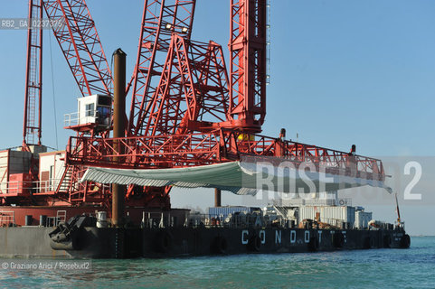 VENEZIA 1/2/11 - LAVORI IN CORSO ALLA BOCCA DI PORTO DI CHIOGGIA ©Graziano Arici/Rosebud2 CONSORZIO VENEZIA NUOVA